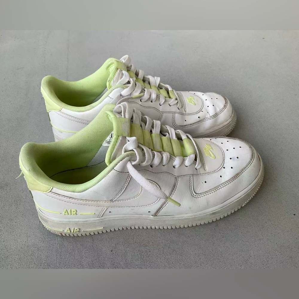 Nike Air Force 1 ‘07 LV8’ Double air pack white barely volt size US 9.5